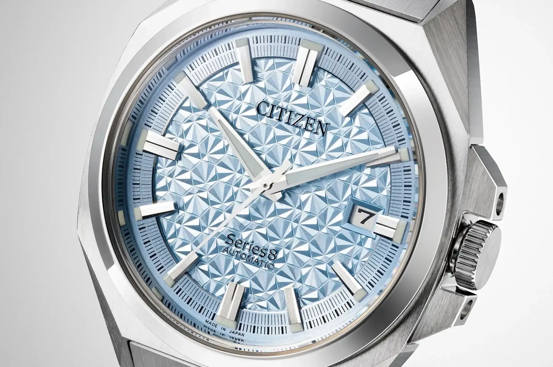 Citizen Series 8 NB6051-59L z lodowcową tarczą i geometryczną fakturą