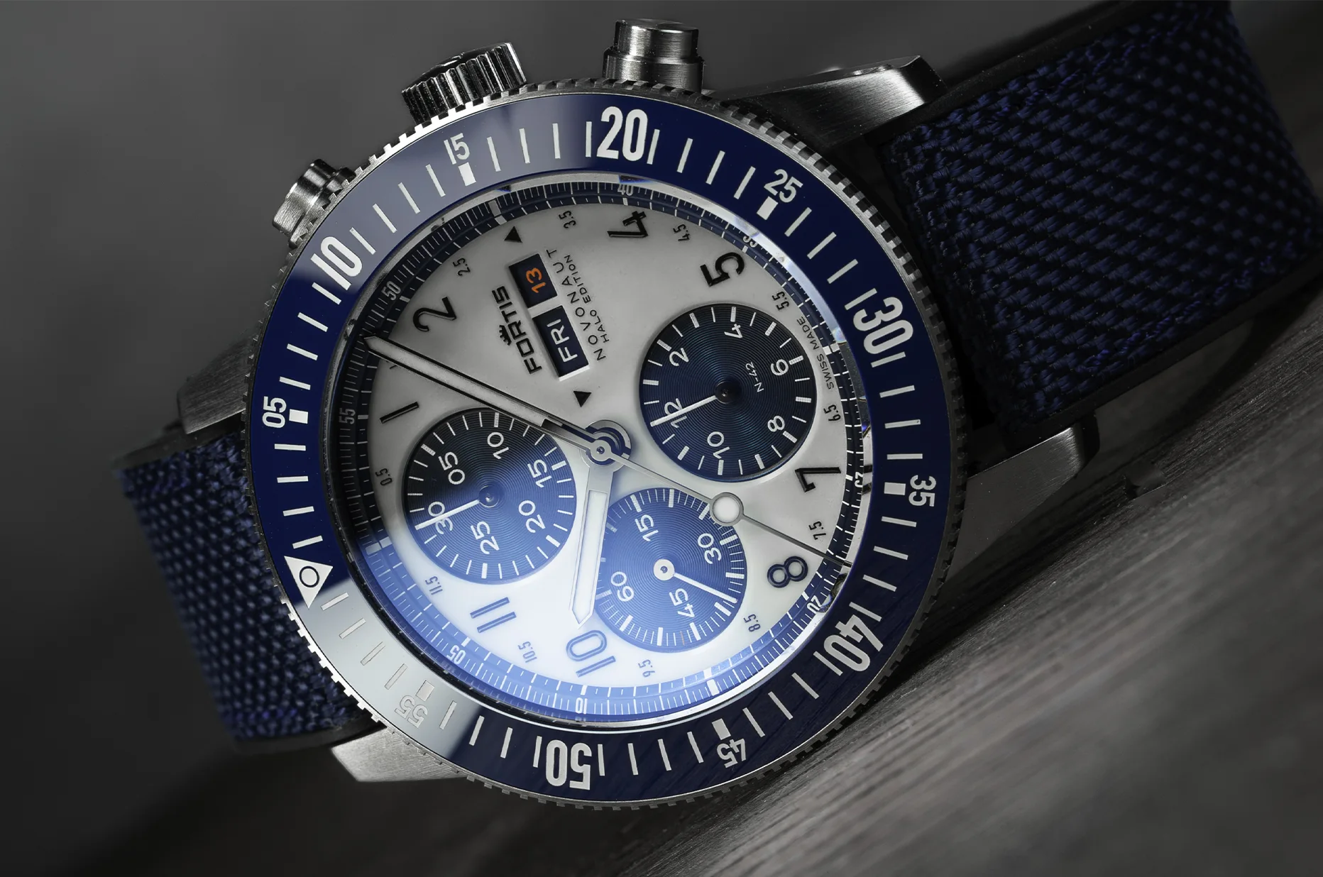 Niebieski zegarek męski z chronografem Fortis Novonaut N-42 Halo Blue TR