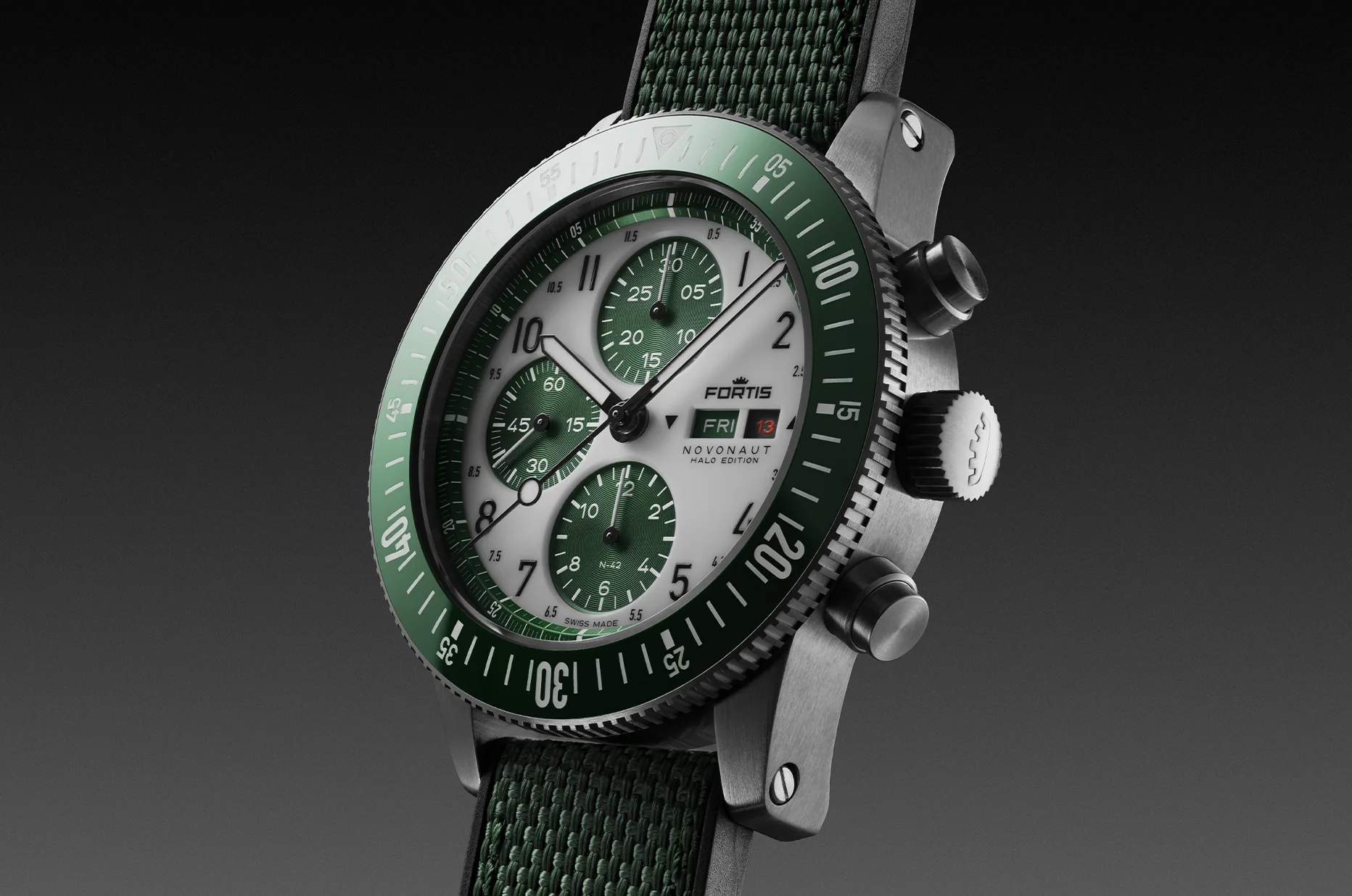 Fortis Novonaut N-42 Halo Green F2040023 z zielonym ceramicznym bezelem, stalową kopertą i hybrydowym paskiem