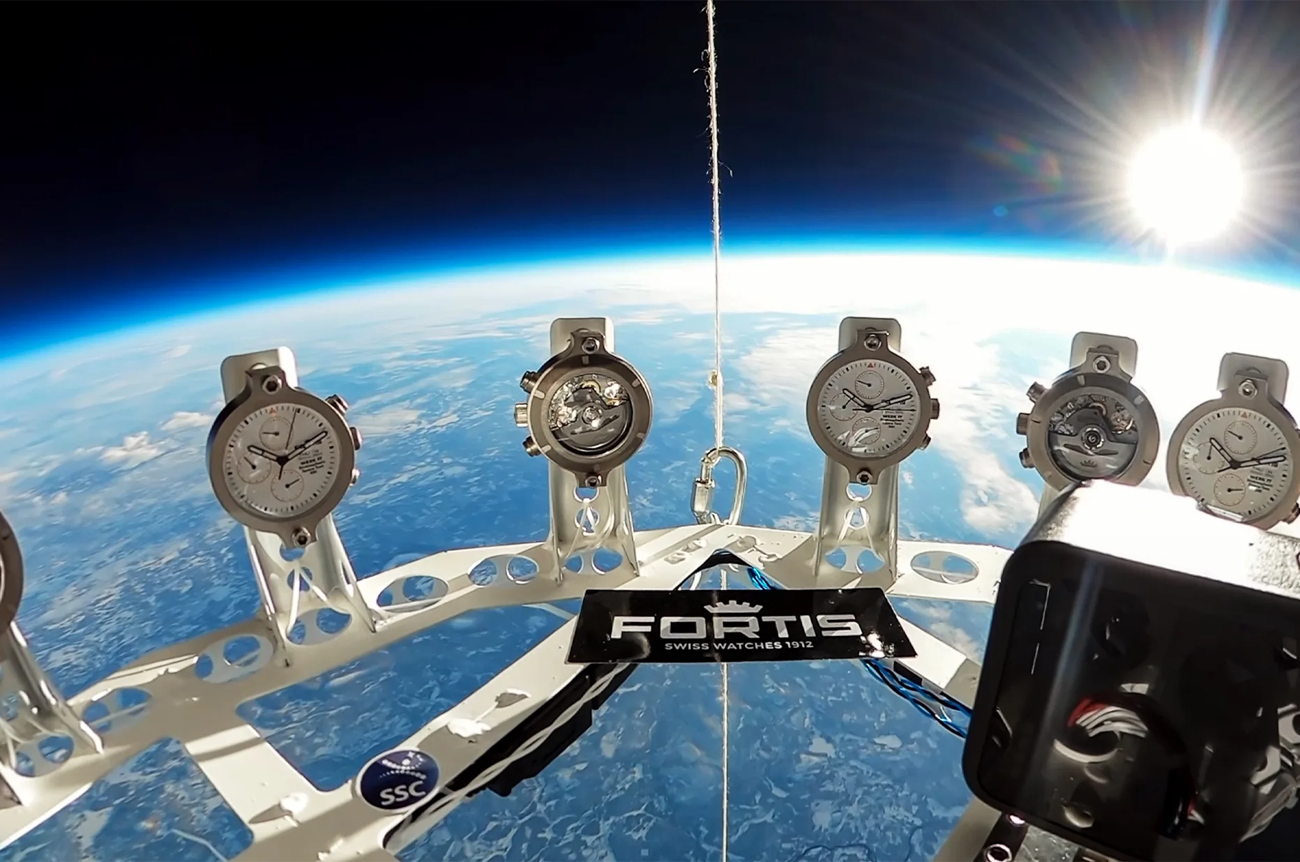 Testy mechanizmów chronografu Fortis WERK 17 w stratosferze, przeprowadzone we współpracy ze Swedish Space Corporation