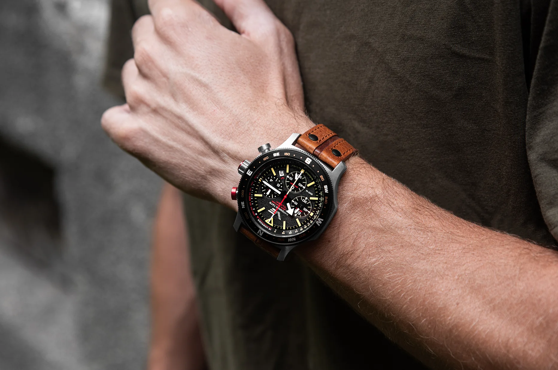 Zegarek Vostok Europe Ratownik Tatr Klimek Bachleda 6S20-598ES16 na męskim nadgarstku