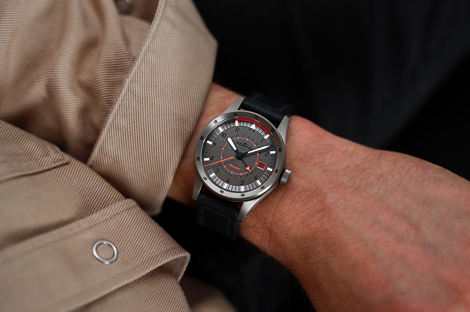 Zegarek z potrójnym GMT Fortis Flieger F-43