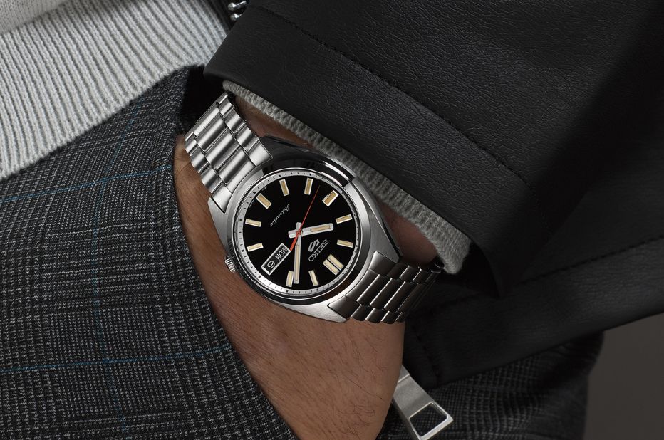Sportowy zegarek Seiko SNXS w stylu retro