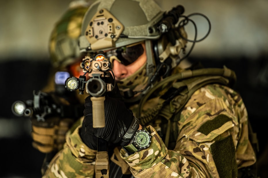 Zegarek na pasku NATO Green Traser