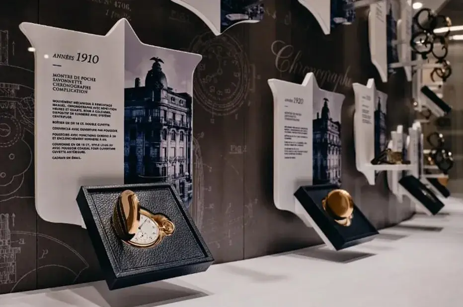 Ekspozycja muzeum Eberhard & Co. w La Chaux-de-Fonds prezentująca zegarki z początku XX wieku Ekspozycja muzeum Eberhard & Co. w La Chaux-de-Fonds prezentująca zegarki z początku XX wieku