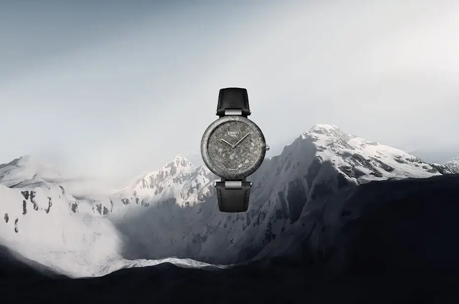Zegarek Tissot RockWatch z granitu na tle ośnieżonych Alp – model inspirowany szczytem Jungfrau