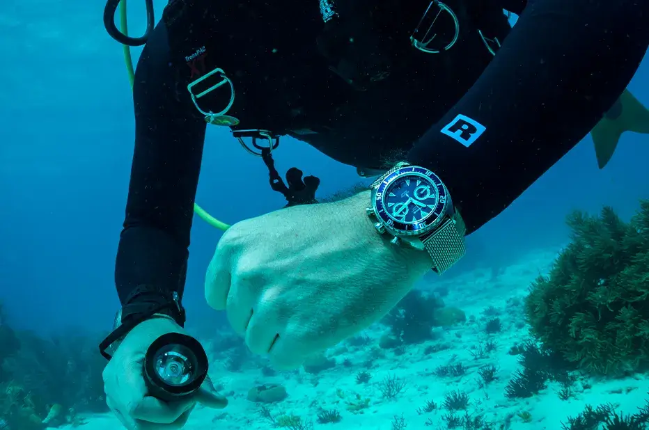 Zegarki Eterna KonTiki testowane przez nurków w oceanie