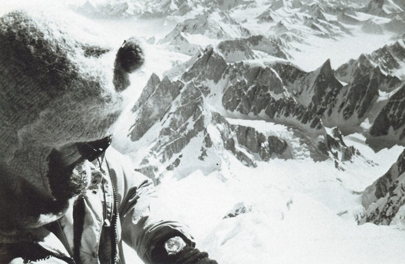 Alpiniści zdobywający himalajski szczyt z zegarkiem Certina