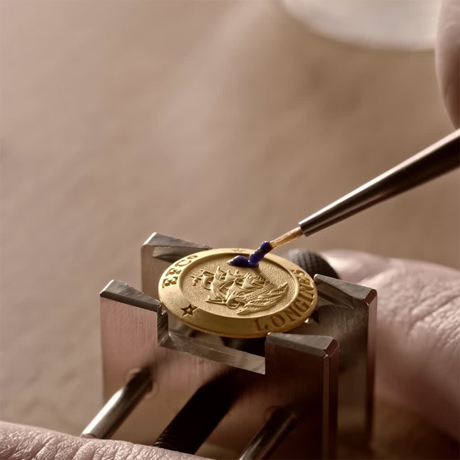 Emaliowany dekiel Longines z 18 karatowego złota