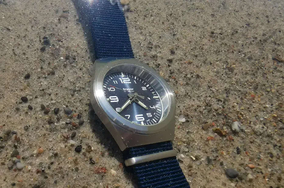 Elegancki zegarek Traser P59 Essential Blue M z niebieską tarczą i stalową kopertą