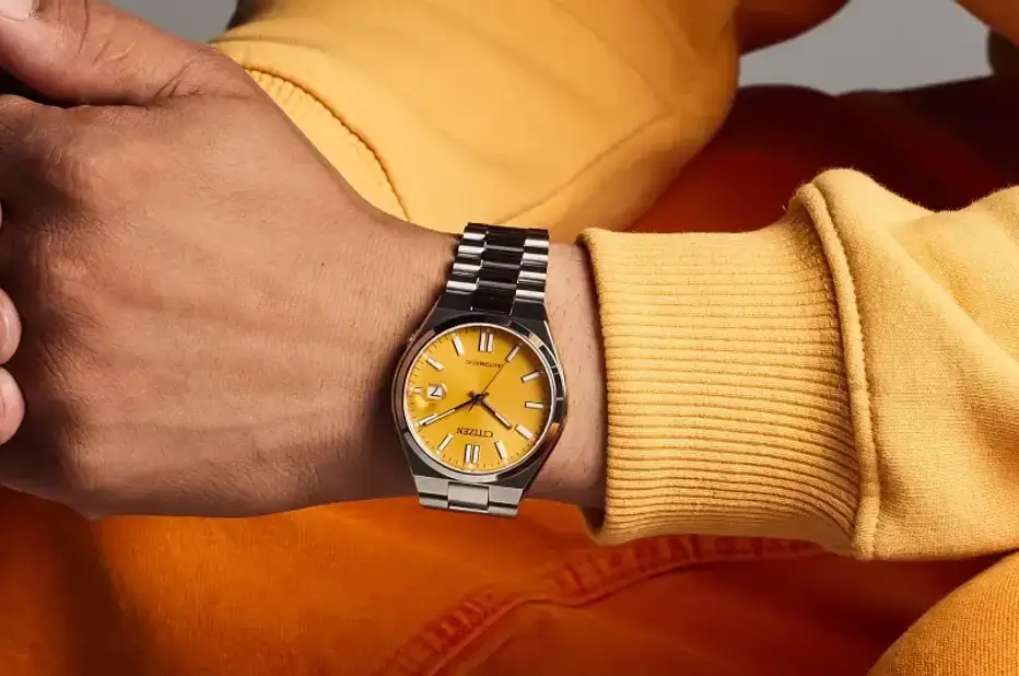 Zegarek z żółtą tarczą Citizen Tsuyosa NJ0150-81Z