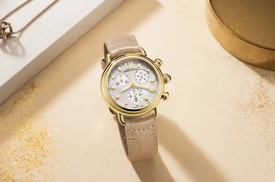 Pozłacany zegarek damski Aerowatch Chronolady 1942 Yellow Gold z beżowym paskiem