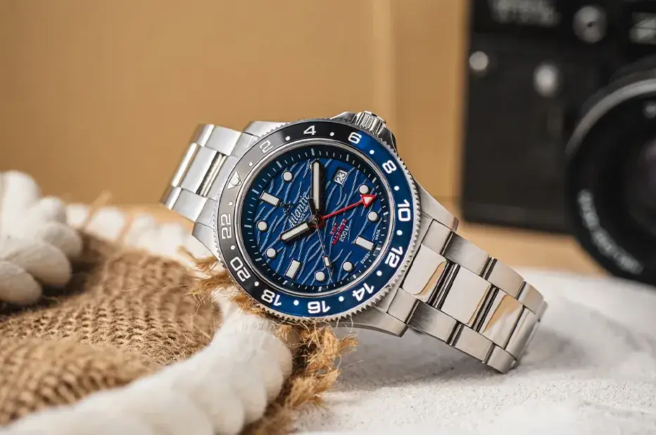Atlantic Mariner GMT Wave Blue 81576.41.59GMT – granatowa tarcza 3D i bezel bicolor