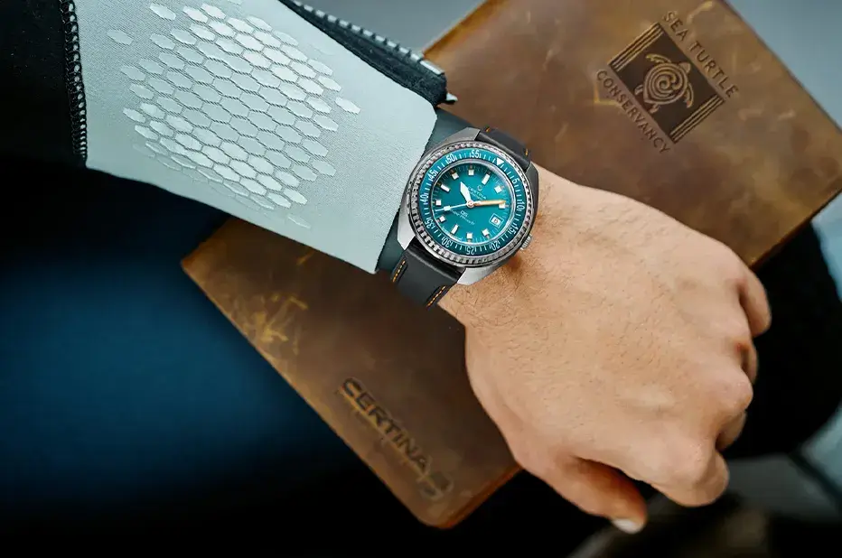 Zegarek Certina DS Super PH1000M Sea Turtle Conservancy Special Edition z turkusową tarczą na nadgarstku – edycja specjalna wspierająca ochronę żółwi morskich