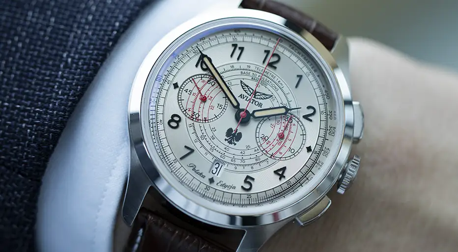 Chronograf Aviator Heritage z widocznymi skalami tachymetru, telemetru i pulsometru