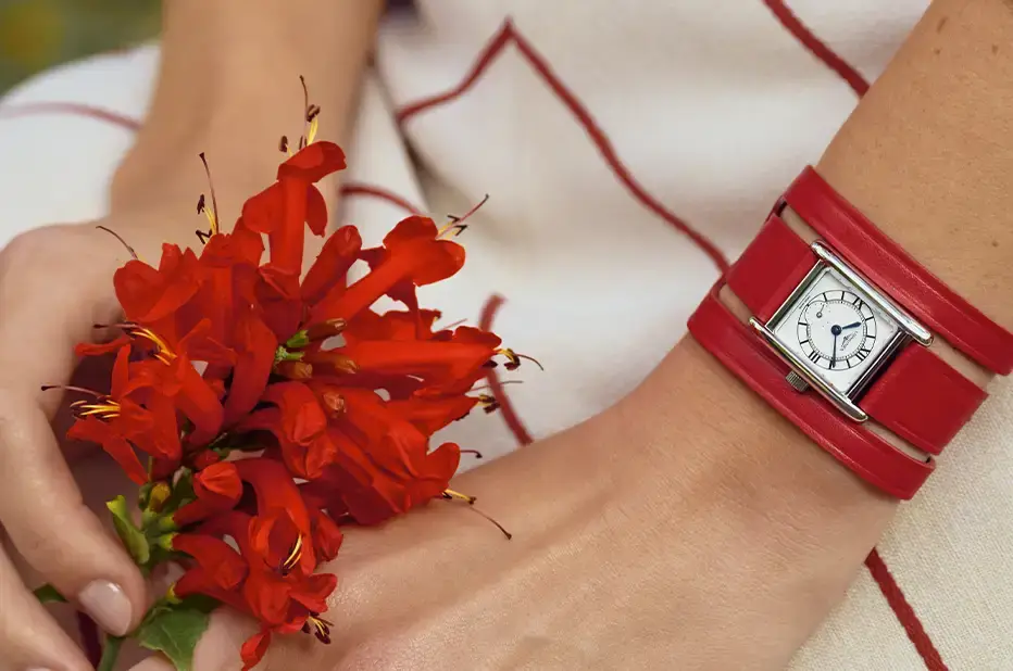 Prostokątny zegarek damski Longines z piaskowaną tarczą Cosmo