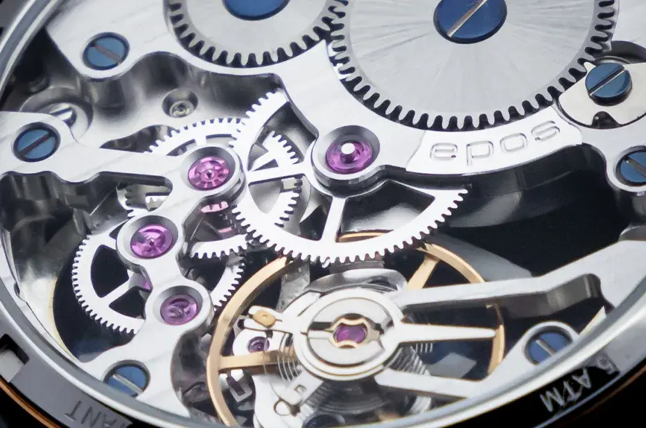 Detal mechanizmu Unitas 6498 w zegarku Epos Skeleton 3500 – ozdobne mostki i koła zębate