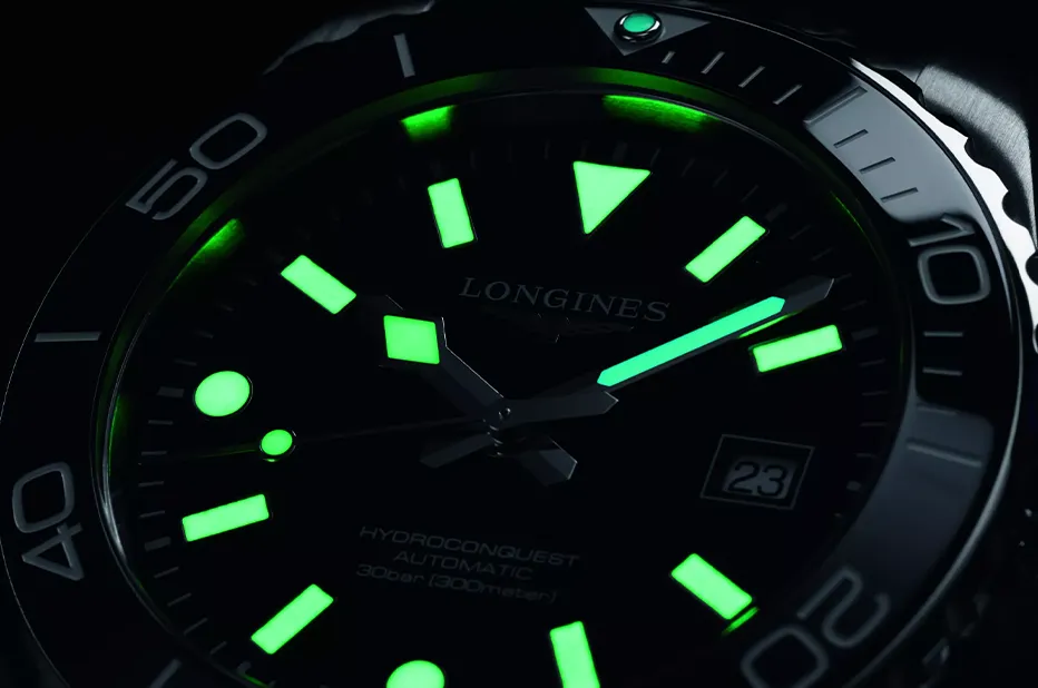 Longines HydroConquest Automatic po zmroku – świecące indeksy i wskazówki z powłoką Swiss Super-LumiNova