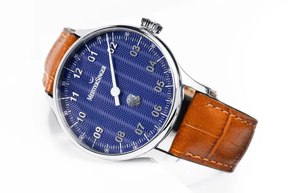 Zegarek MeisterSinger Johann Strauss Pangaea – elegancka granatowa tarcza z falistym grawerem inspirowanym Dunajem