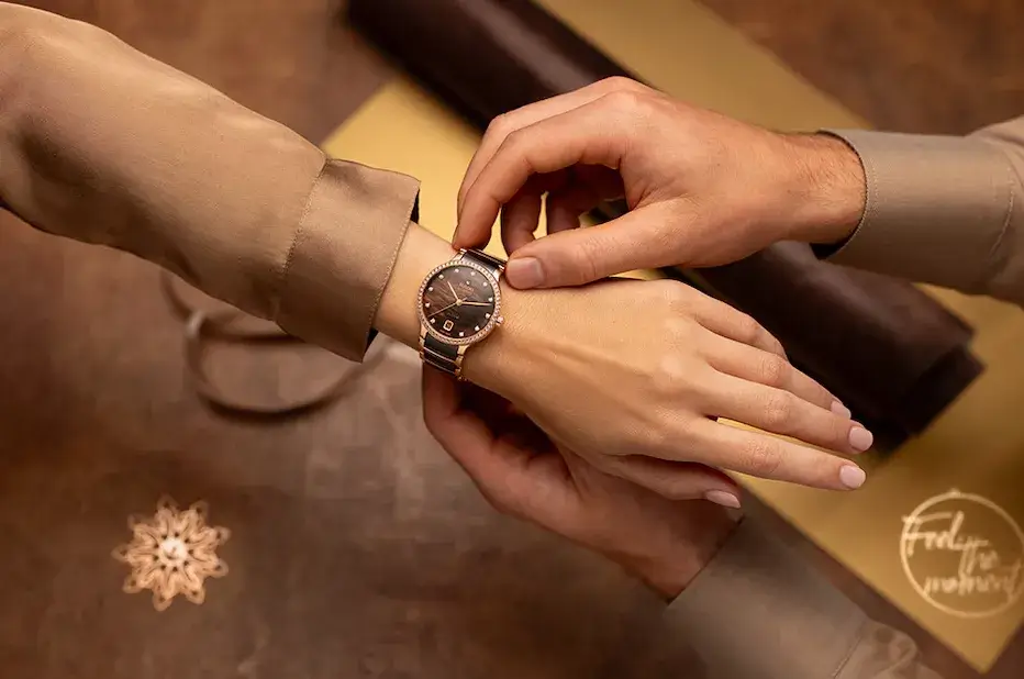 Szwajcarski zegarek damski Rado Centrix Automatic Diamonds z brązową ceramiką high-tech