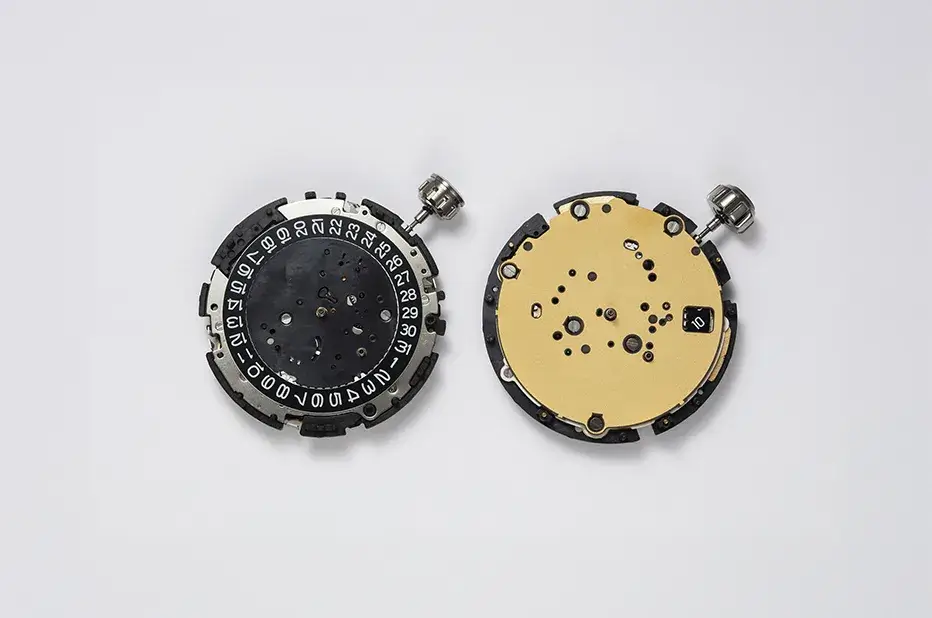 Solarny kaliber Seiko 5X83 z chronografem z dokładnością 1/20 sekundy i podwójnym czasem