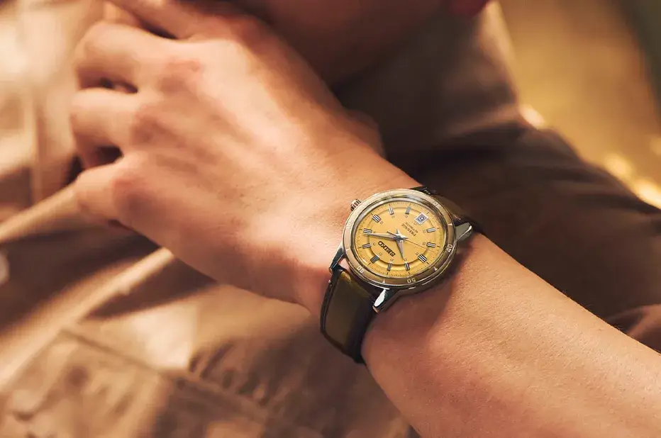 Zegarek męski Seiko Presage Style 60’s Automatic SRPL75J1 z żółtą tarczą w stylu retro i brązowym paskiem