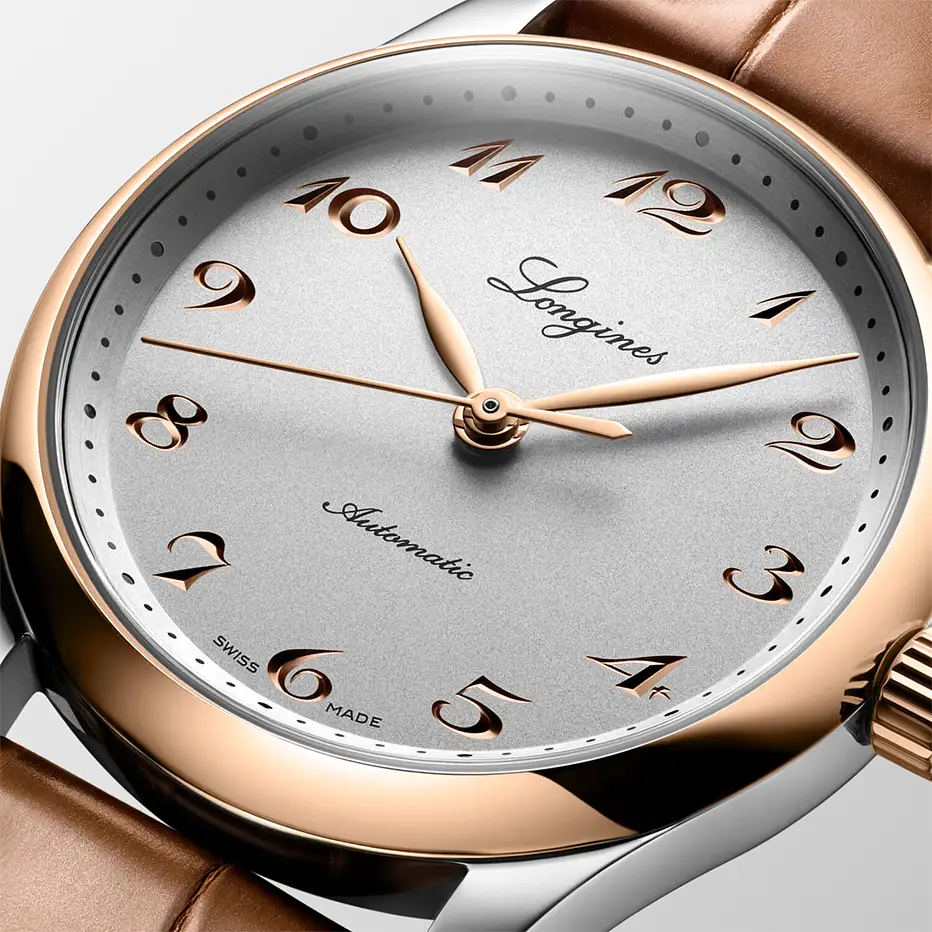 Cyferblat zegarka Longines Master z drukowanymi indeksami i napisami automatic oraz swiss madę
