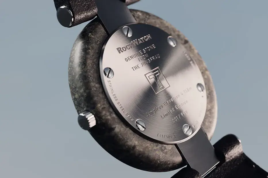 Tył zegarka Tissot RockWatch – stalowy dekiel z numerem limitacji i oznaczeniem Swiss Made