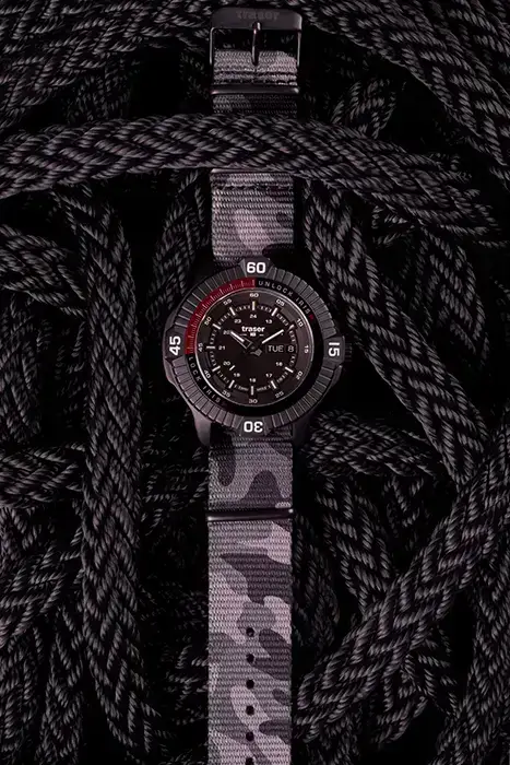 Taktyczny zegarek męski Traser P99 Iris Tactical Khaki 111460 z paskiem moro NATO