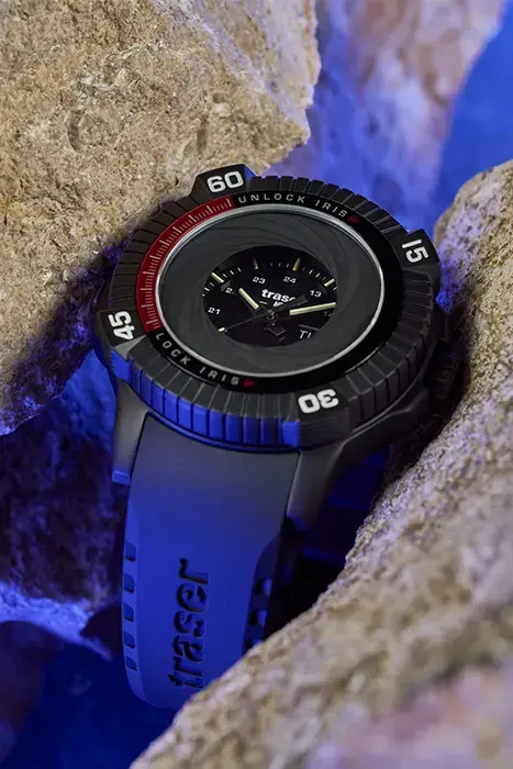 Szwajcarski zegarek wojskowy Traser P99 Iris Tactical RS 111461 z elastyczną przesłoną irysową i gumowym paskiem