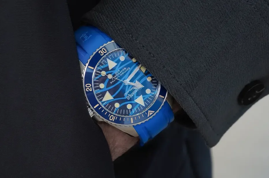 Eberhard Scafograf 200 Onde Bleue Limited Edition – limitowany zegarek nurkowy z tarczą ze wzorem fal, widoczny na nadgarstku