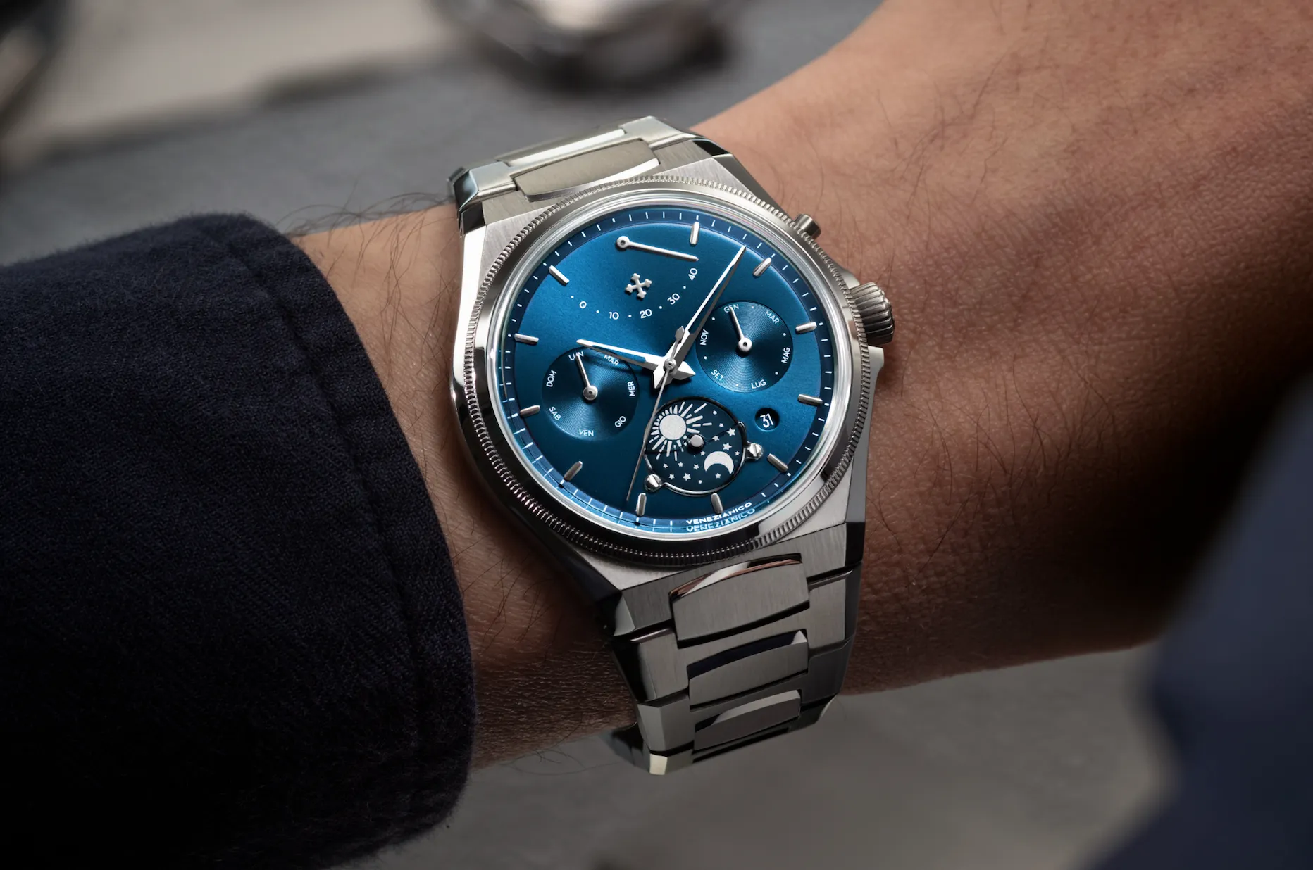 Elegancki zegarek męski ze sportową niebieską tarczą Venezianico Full Calendar