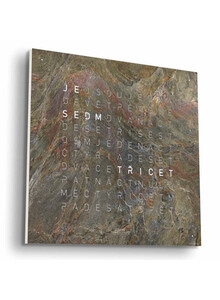 Zegar Qlocktwo Earth 45 Glintscape w języku czeskim