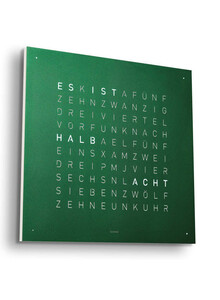 Qlocktwo Earth 45 Green Velvet zegar z miękkim wykończeniem w kolorze zielonym. Pokazuje czas w języku niemieckim.