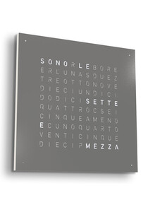 Zegar Qlocktwo Earth 45 Grey Pepper w języku włoskim