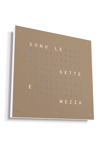 Zegar Qlocktwo Earth 45 Hazelnut w języku włoskim
