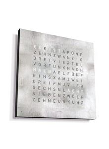 Zegar Qlocktwo Earth 45 Platinium w języku niemieckim