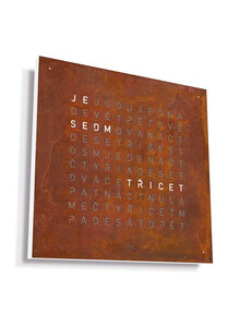 Zegar Qlocktwo Earth 45 Rust w języku czeskim