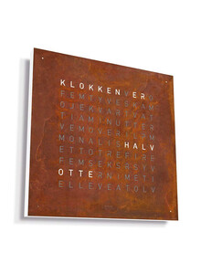 Zegar Qlocktwo Earth 45 Rust w języku duńskim