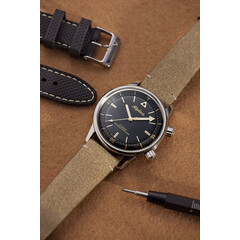 Szwajcarski zegarek retro typu diver Alpina Heritage.