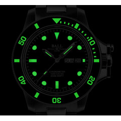 Zegarek męski BALL DM2118B-SCJ-BK Chronometr COSC typu DIVER - widok w nocy.