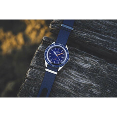 Zegarek nurkowy z niebieskim paskiem NATO Certina DS Super PH500M STC C037.407.18.040.10
