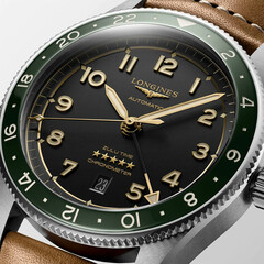 Zielony pierścień ceramiczny w zegarku Longines Spirit Zulu Time L3.812.4.63.2