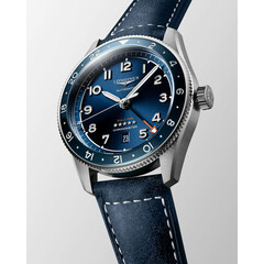 Niebieska tarcza w zegarku Longines Spirit Zulu Time L3.812.4.93.2