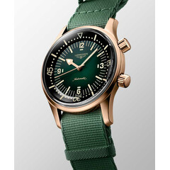 Zegarek Longines z brązu na zielonym pasku NATO