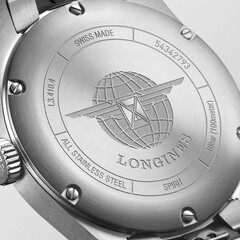 Dekiel zakręcany na śruby w zegarku Longines Spirit L3.410.4.53.0