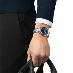 Zegarek Tissot Gentleman Titanium T127.410.44.041.00 na ręce