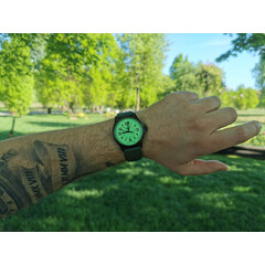 Zegarek z zieloną tarczą Traser