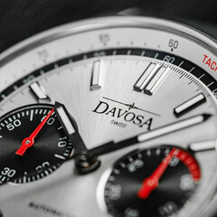 Srebrna tarcza zegarka Davosa