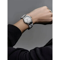 Zegarek Maurice Lacroix Aikon Quartz AI1106-SS000-150-7 na ręce